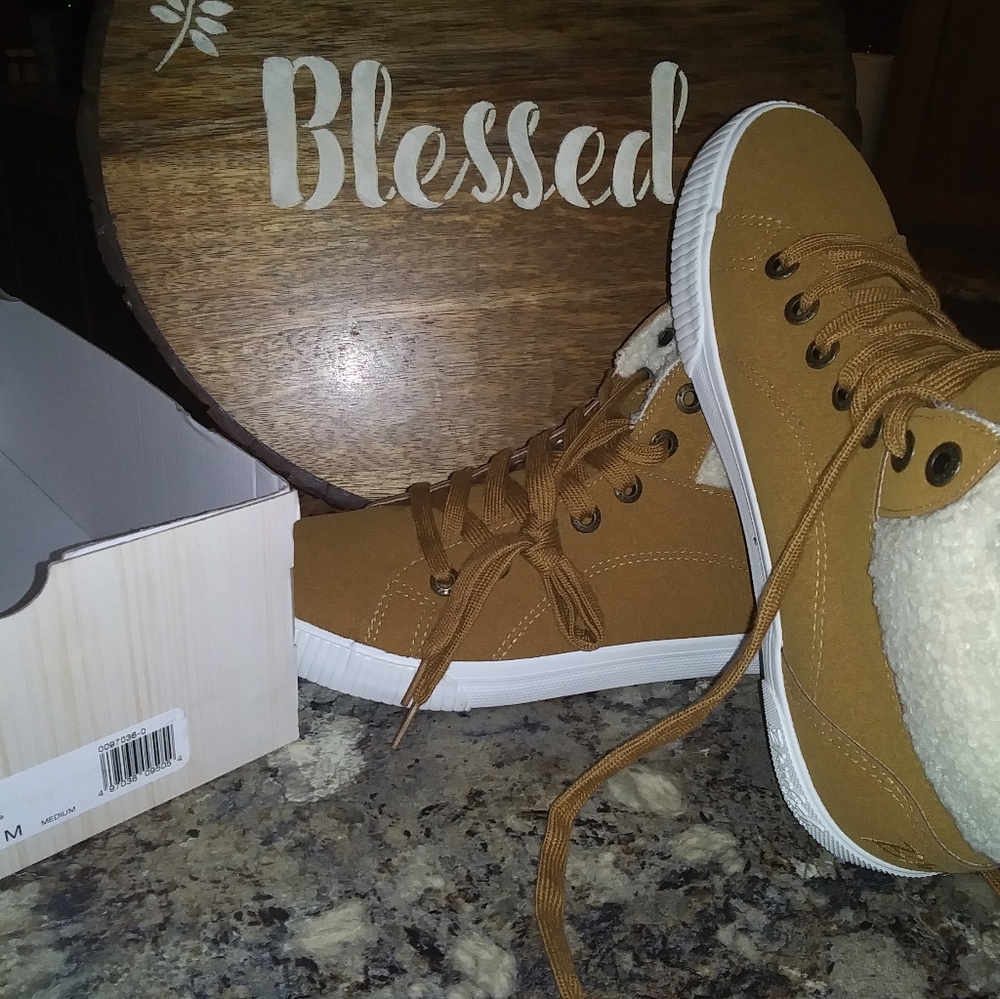 Blowfish sneakers 9.5